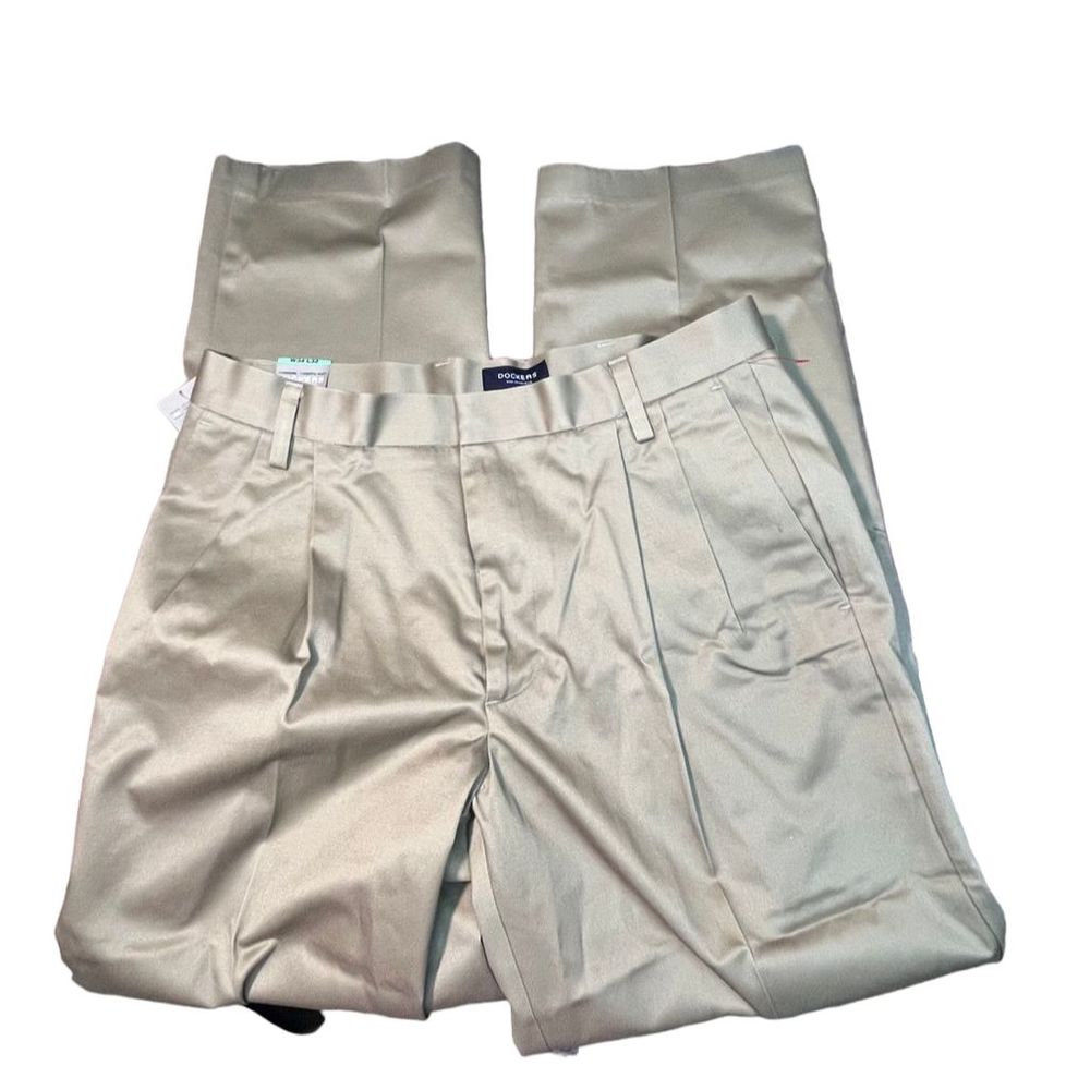 Dockers San Francisco Classic Fit Beige Pleated Front Pants size 34x32